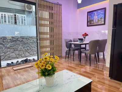 BÁN NHÀ ĐẸP FULL NỘI THẤT – TRUNG TÂM NHA TRANG . GIÁ: 2,5 TỶ